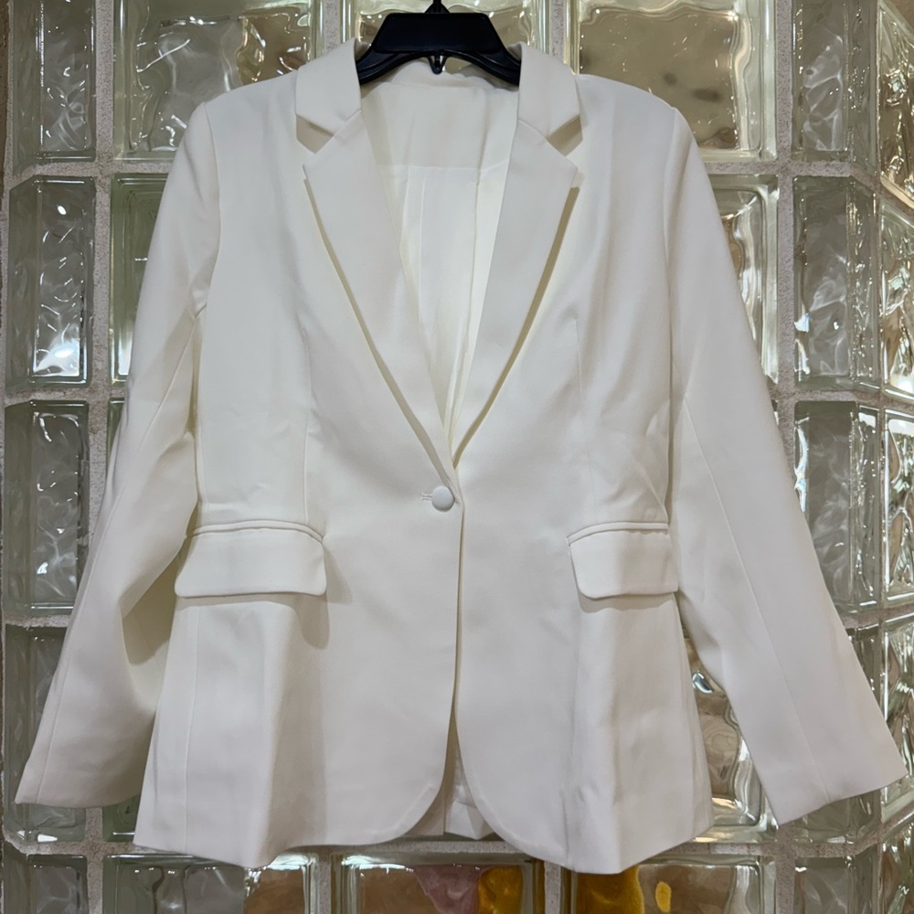 Chic Women's Winter White Pantsuit